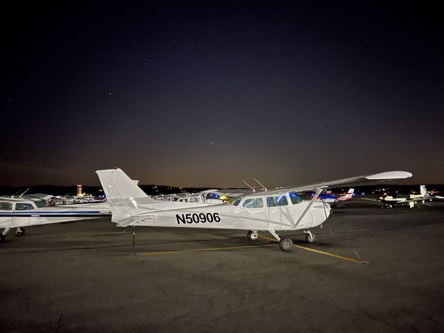 Cessna Skyhawk (N50906)