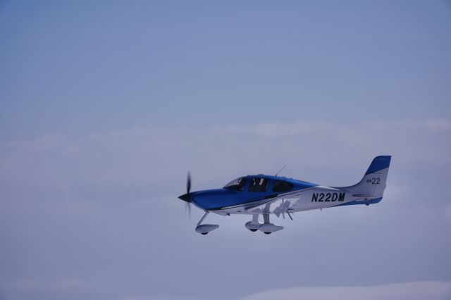 Cirrus SR-22 —