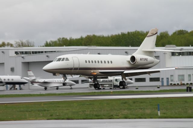 Dassault Falcon 2000 (N711PE)