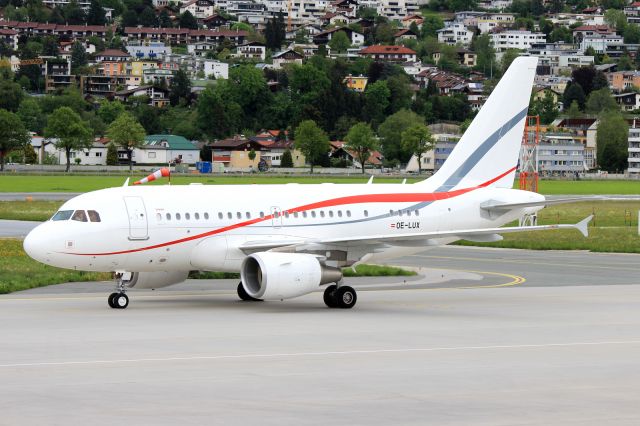 Airbus A318 (OE-LUX)