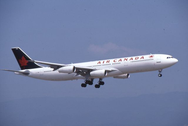 Airbus A340-300 (C-FTNP)