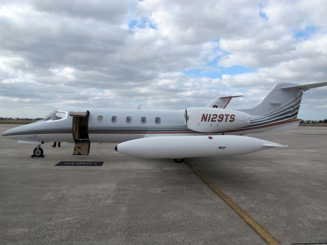 Learjet 35 (N129TS) - The Lears are very good looking aircraft!