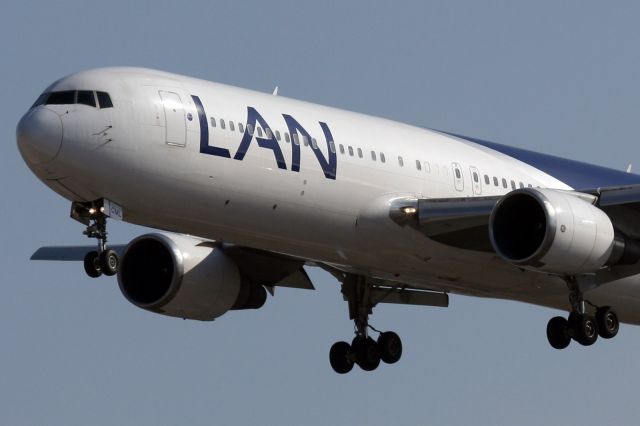 BOEING 767-300 (CC-CML)
