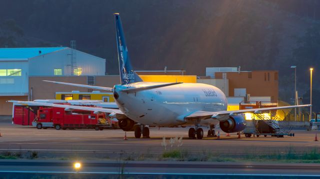 BOEING 737-400 (TF-BBK)