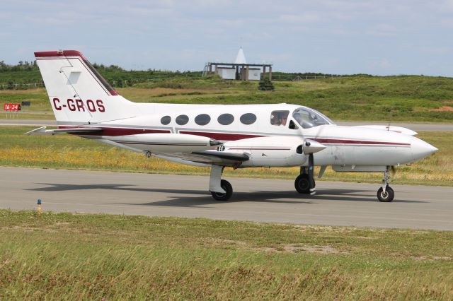 Cessna 421 (C-GRQS)