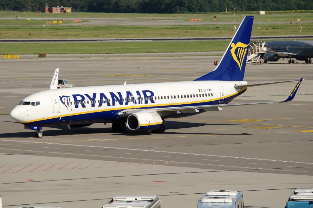 Boeing 737-700 (EI-EVX)