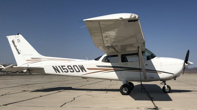 Cessna Skyhawk (N1590W)