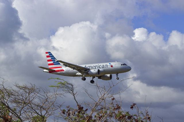 Airbus A319 (N700UW)