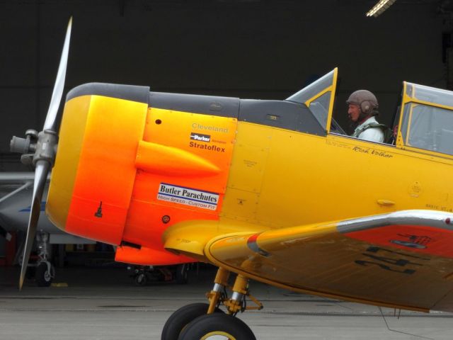 North American T-6 Texan (N1811B)