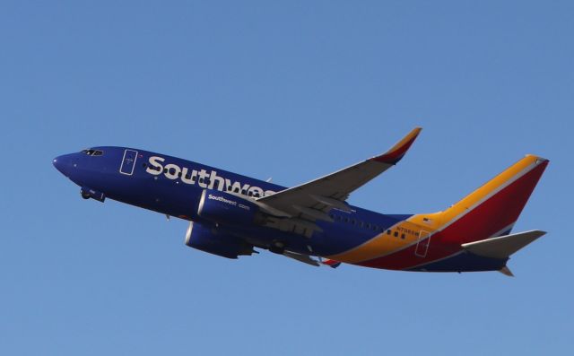 Boeing 737-700 (N798SW) - 6/19/18 rotating from Rwy 7L