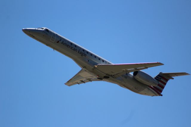 Embraer ERJ-145 (N907AE) - Plane Type: 2005 Embraer EMB-145LRbr /Route: CLT-ERIbr /Airline: American Airlines br /Livery: br /Registration: N907AEbr /Owned By: American Airlines INCbr /Runway: 36C