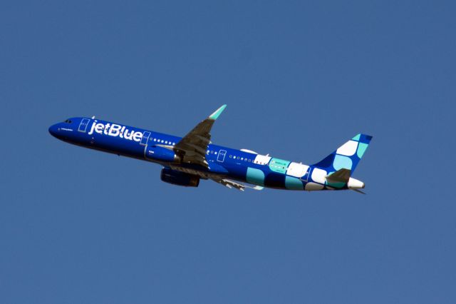 Airbus A321 (N982JB) - Jet Blue's new 'First Mint' Livery departing BOS on 6/21/23. 