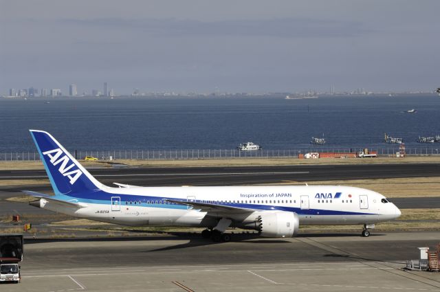 Boeing 787-8 (JA825A) - Taxing at Tokyo-Haneda Intl Airport on 2015/03/04
