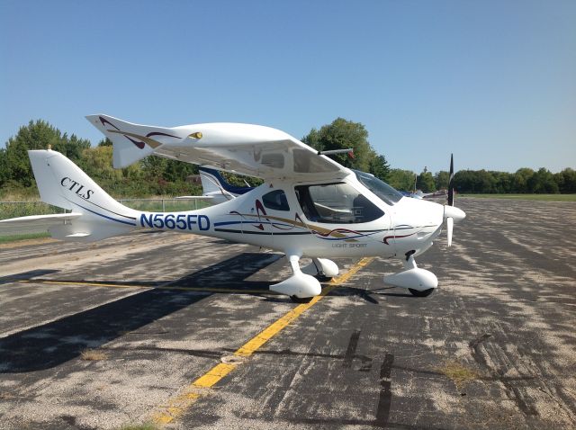 FLIGHT DESIGN CT (N565FD)