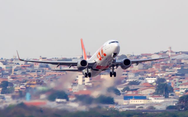 Boeing 737-800 (PR-GUF)