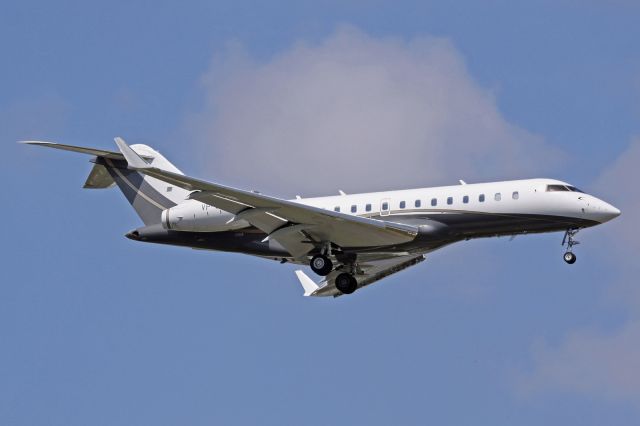 Bombardier Global 5000 (VP-CSB)