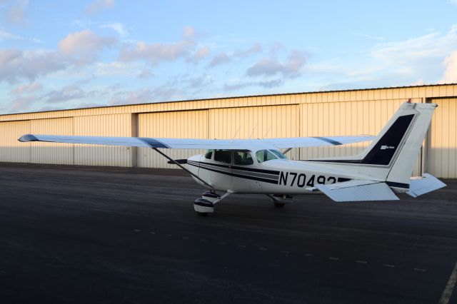 Cessna Skyhawk (N70493)