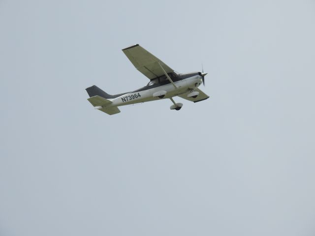 Cessna Skyhawk (N73964)