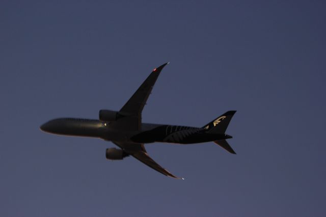 Boeing 787-9 Dreamliner (ZK-NZF) - DreamLiner 787 -9 Air New Zealand departs Perth to Auckland 1908 hrs