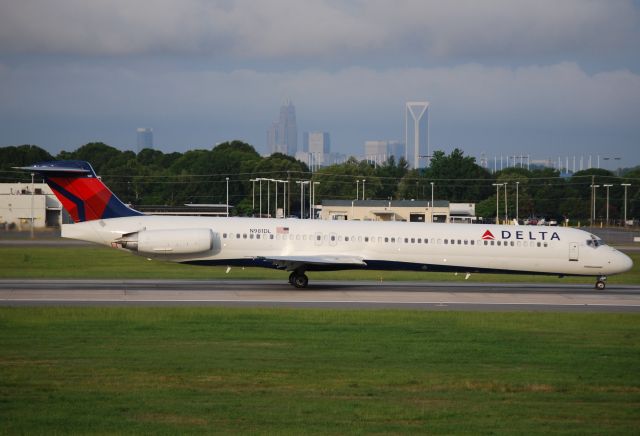 McDonnell Douglas MD-88 (N981DL) - Taking off 18C - 7/18/15