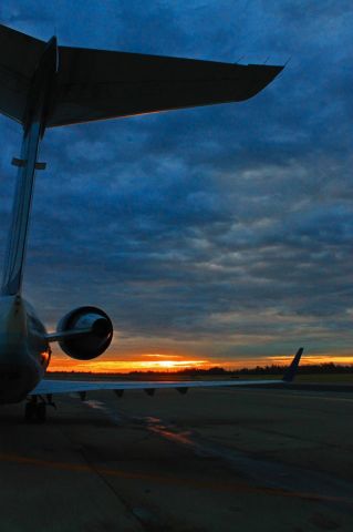 — — - Another Sunset on a CRJ-200.