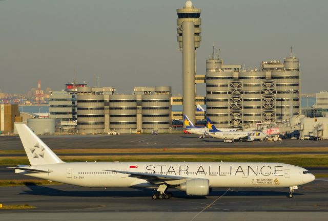 BOEING 777-300 (9V-SWI)