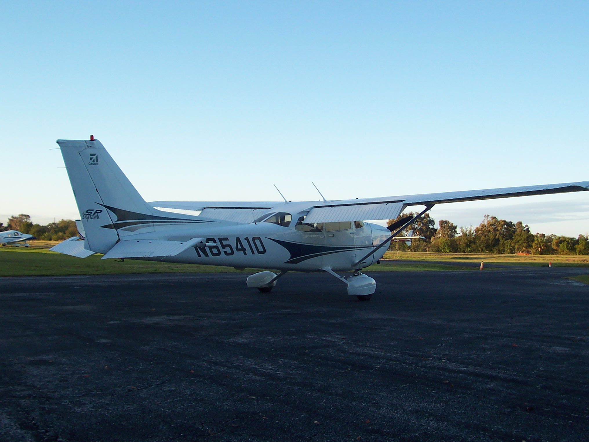 Cessna Skyhawk (N65410)