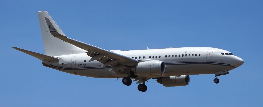 Boeing 737-700 (N737AT)