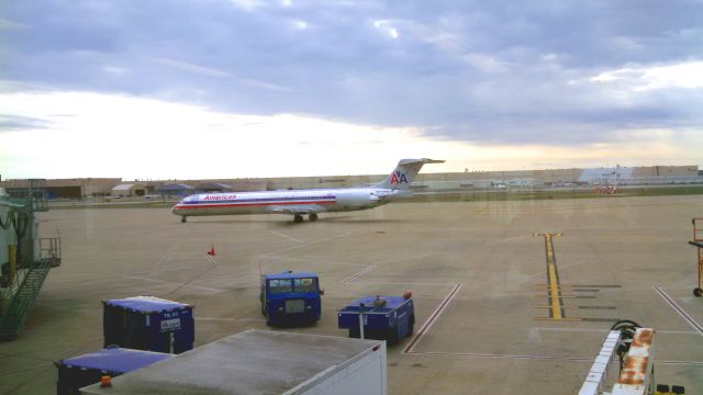 McDonnell Douglas MD-83 (N555AN)