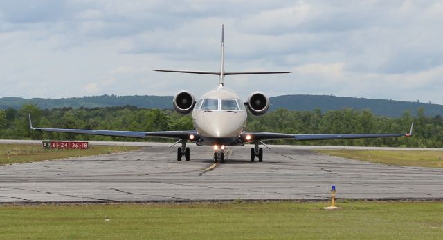 IAI Gulfstream G200 (N283DJ) - An Israeli Aircraft Industries Gulfstream G200 (Galaxy) taxiing at Northeast Alabama Regional Airport, Gadsden, AL - May 18, 2021.