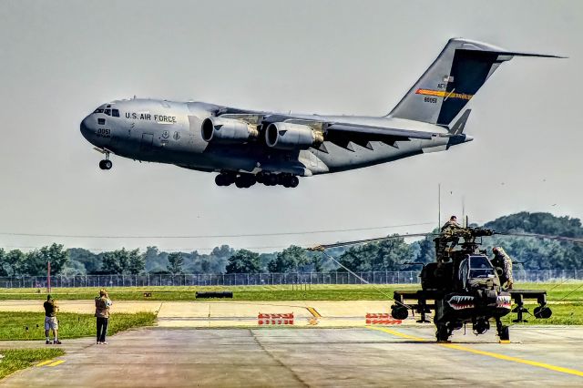 Boeing Globemaster III — - A C-17 comes in for a landing at Dayton, Ohio airport for the 2008 Dayton Airshow.