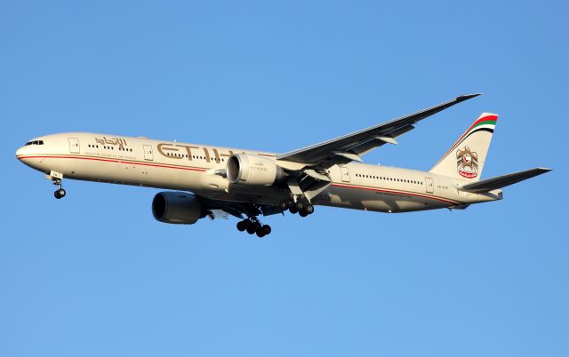 BOEING 777-300ER (A6-ETM) - On Approach To Rwy 16R