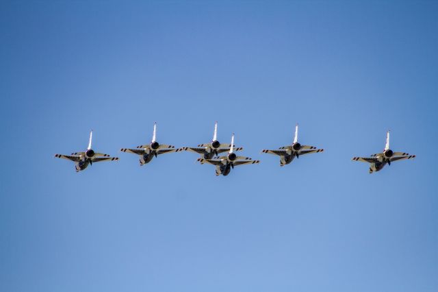 Lockheed F-16 Fighting Falcon —