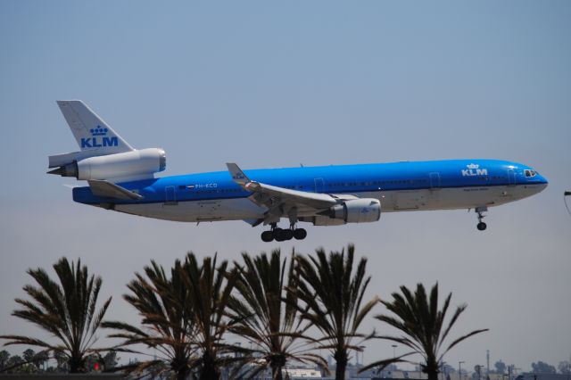 Boeing MD-11 (PH-KCD) - The RARE MD11 of KLM arrives 24R!