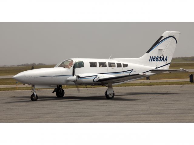 Cessna 402 (N663AA)