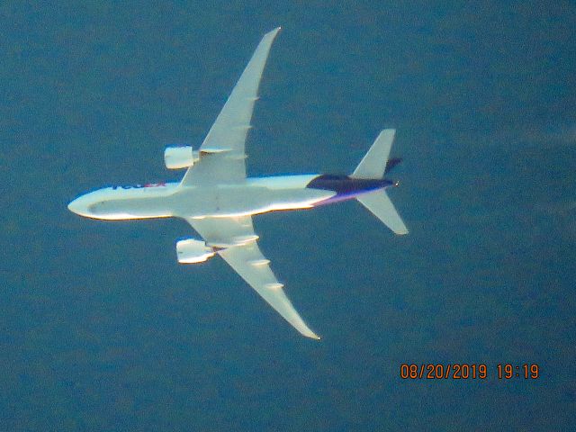 BOEING 777-200LR (N894FD)