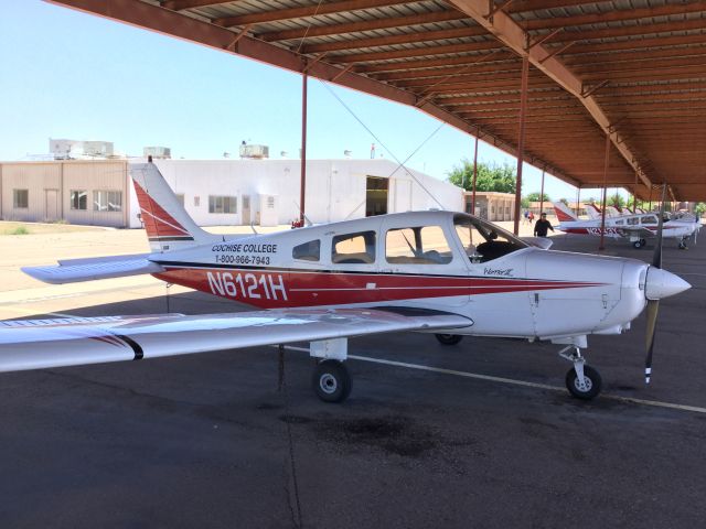 Piper Cherokee (N6121H)