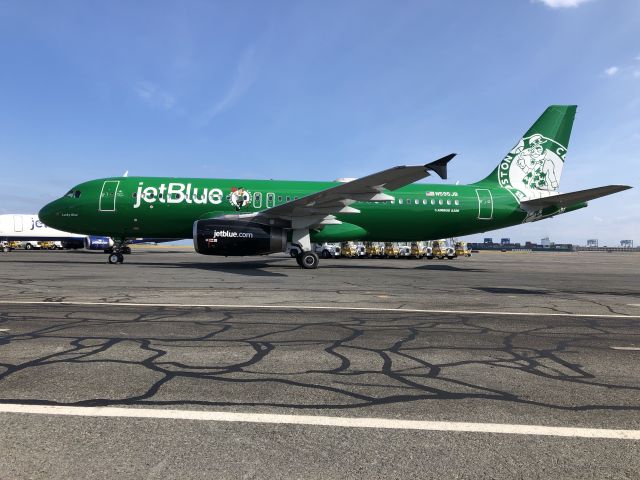 Airbus A320 (N595JB) - Lucky Blue