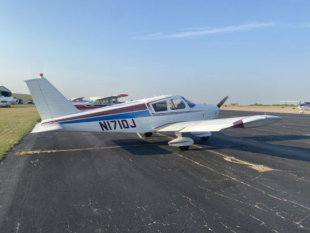 Piper Cherokee (N1710J)