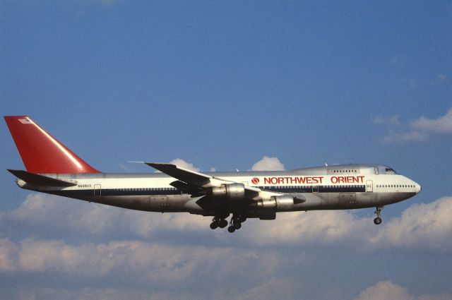 BOEING 747-100 (N608US) - Final Approach to Narita Intl Airport Rwy16 on 1986/02/09