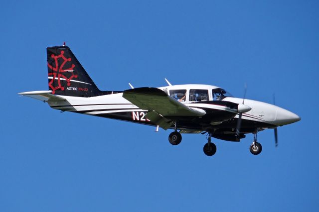 Piper Apache (N23TA)