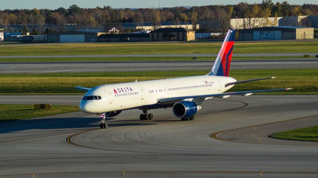 Boeing 757-200 (N663DN)