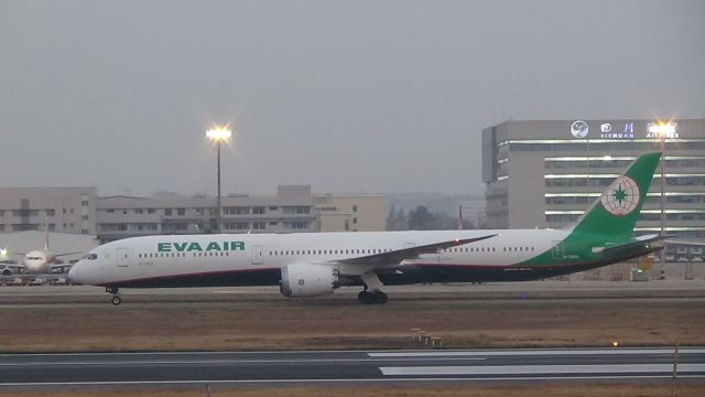 BOEING 787-10 Dreamliner (B-17803)