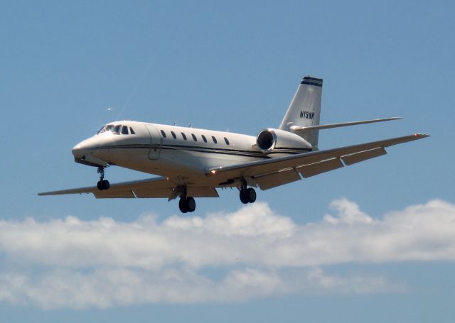 Cessna Citation Sovereign (N19MK) - Perfect approach to RW06 at Nantucket.