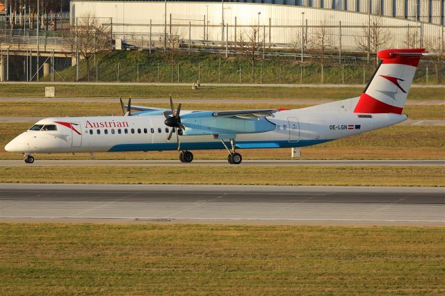 de Havilland Dash 8-400 (OE-LGN)