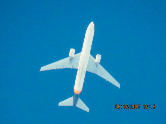 BOEING 767-300 (N304UP)
