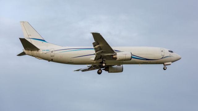 Boeing 737-700 (P4-EBO)