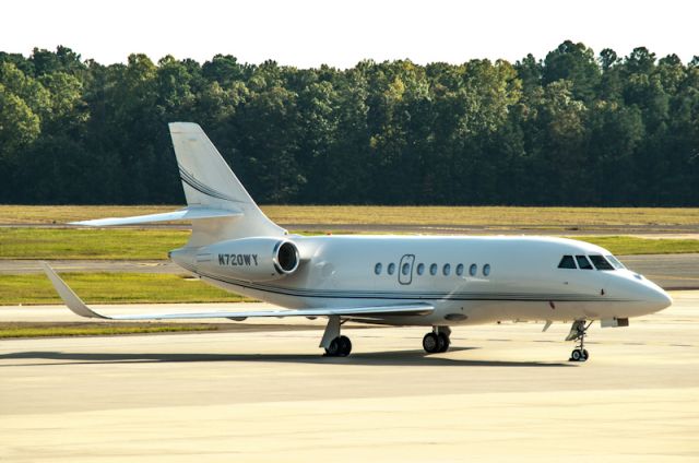 Dassault Falcon 2000 (N720WY)