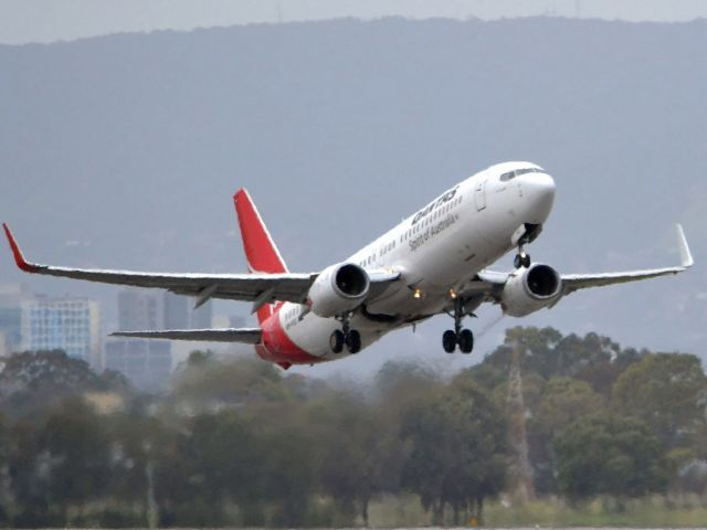 Boeing 737-800 (VH-VXG) - Getting airborne off runway 23. Friday 5th October 2012.