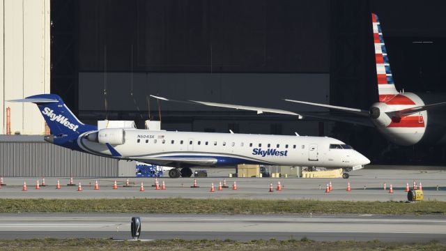 Canadair Regional Jet CRJ-700 (N604SK) - Taxiing to gate at LAX
